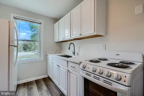 Kitchen - 323 Pine St, Dundalk, MD 21222 photo 1 of 2