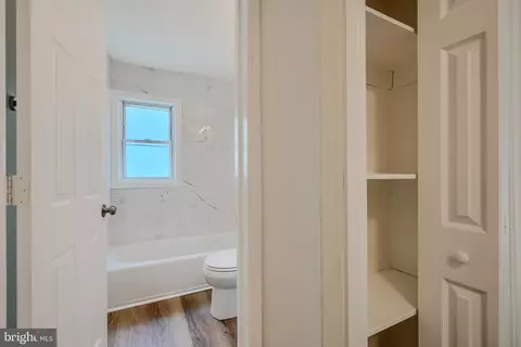 Entry Way - 323 Pine St, Dundalk, MD 21222 photo 2 of 3