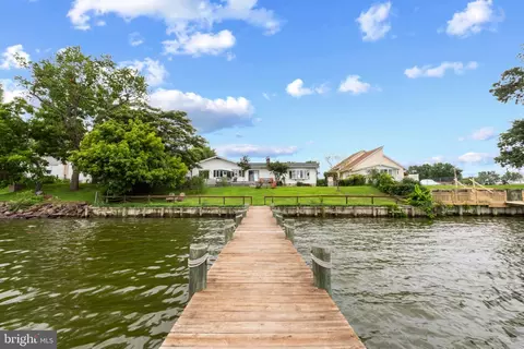 520 Riverside Dr, Essex, MD 21221