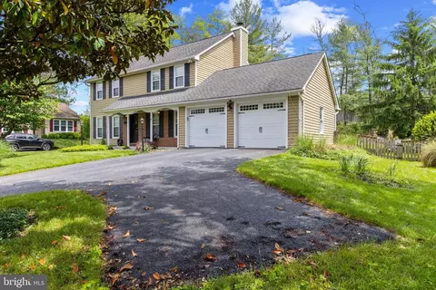 8 Pheasant Run Ct, Lutherville Timonium, MD 21093
