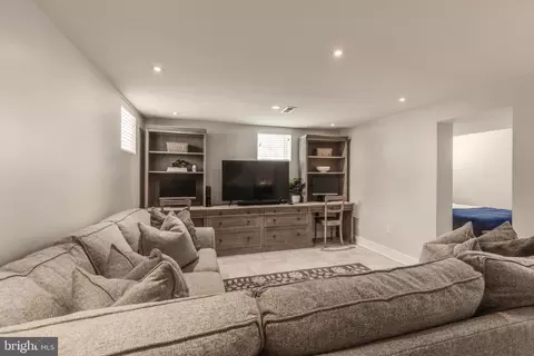 2 Murdock Rd, Baltimore, MD 21212 photo 35