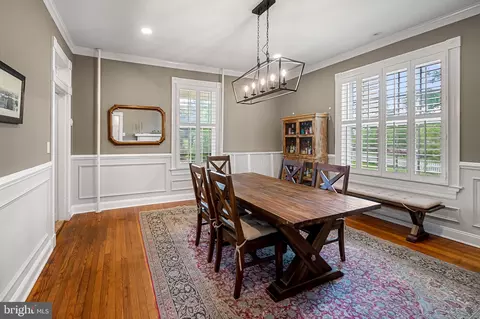 Dining - 1602 S Rolling Rd, Halethorpe, MD 21227 photo 2 of 2