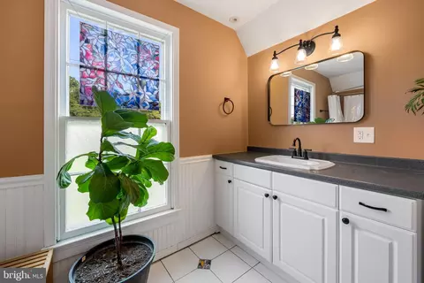 Bath - 1602 S Rolling Rd, Halethorpe, MD 21227 photo 4 of 5
