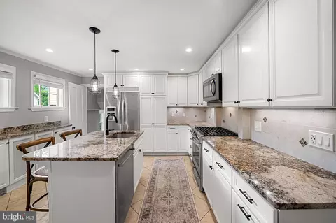 Kitchen - 1602 S Rolling Rd, Halethorpe, MD 21227 photo 2 of 5