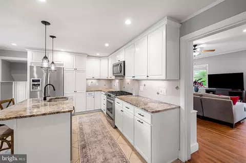 Kitchen - 1602 S Rolling Rd, Halethorpe, MD 21227 photo 5 of 5