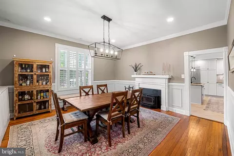 Dining - 1602 S Rolling Rd, Halethorpe, MD 21227 photo 1 of 2