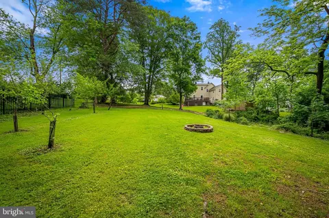 Exterior - 1602 S Rolling Rd, Halethorpe, MD 21227 photo 8 of 15