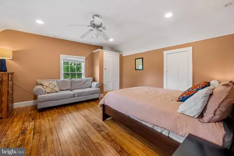 Bedroom - 1602 S Rolling Rd, Halethorpe, MD 21227 photo 6 of 6