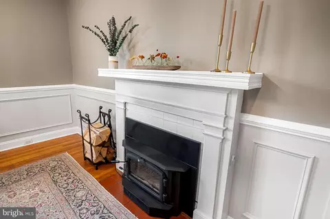 Entry Way - 1602 S Rolling Rd, Halethorpe, MD 21227 photo 2 of 4