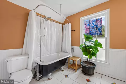 Bath - 1602 S Rolling Rd, Halethorpe, MD 21227 photo 5 of 5
