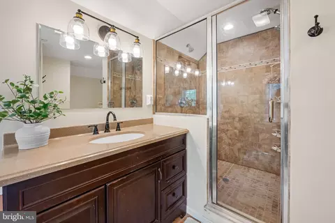 Bath - 1602 S Rolling Rd, Halethorpe, MD 21227 photo 3 of 5