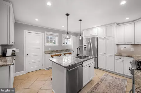 Kitchen - 1602 S Rolling Rd, Halethorpe, MD 21227 photo 3 of 5