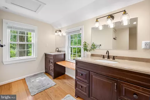 Bath - 1602 S Rolling Rd, Halethorpe, MD 21227 photo 2 of 5