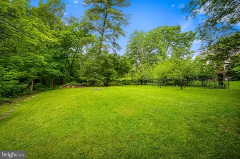 Exterior - 1602 S Rolling Rd, Halethorpe, MD 21227 photo 4 of 15