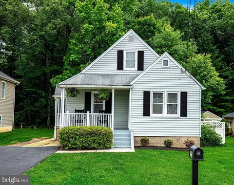 803 Essex Ave, Essex, MD 21221