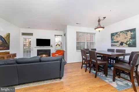 400 Symphony Cir #149D, Cockeysville, MD 21030
