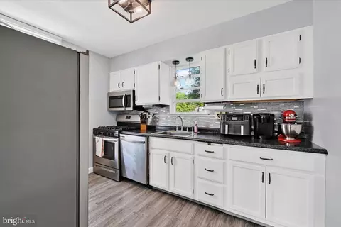 Kitchen - 619 Warwick Rd, Baltimore, MD 21229 photo 1 of 3