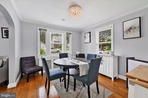 Dining - 619 Warwick Rd, Baltimore, MD 21229 photo 2 of 2