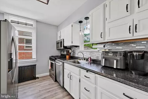 Entry Way - 619 Warwick Rd, Baltimore, MD 21229 photo 2 of 2