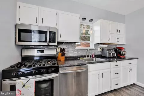 Kitchen - 619 Warwick Rd, Baltimore, MD 21229 photo 3 of 3
