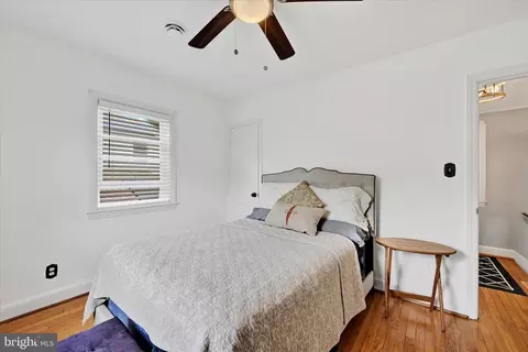 Bedroom - 619 Warwick Rd, Baltimore, MD 21229 photo 6 of 9