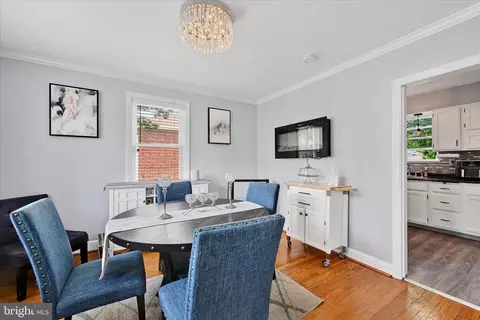 Dining - 619 Warwick Rd, Baltimore, MD 21229 photo 1 of 2