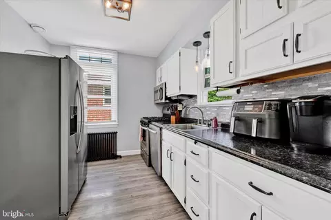 Kitchen - 619 Warwick Rd, Baltimore, MD 21229 photo 2 of 3