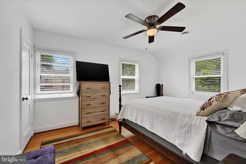Bedroom - 619 Warwick Rd, Baltimore, MD 21229 photo 1 of 9