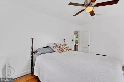 Bedroom - 619 Warwick Rd, Baltimore, MD 21229 photo 3 of 9