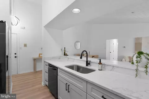 1490 Greenbriar Cir #1-1490, Pikesville, MD 21208