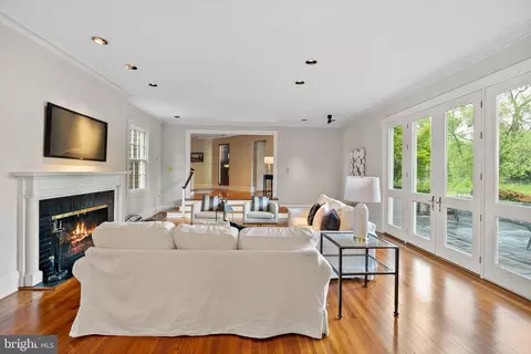 Living - 4006 Stewart Rd, Stevenson, MD 21153 photo 3 of 7