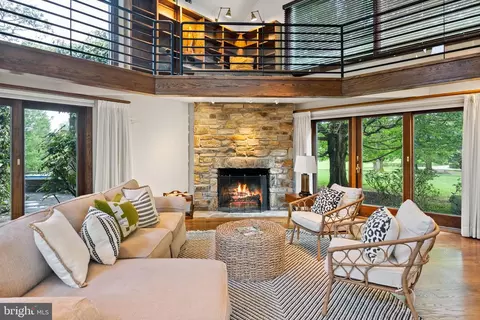 Living - 4006 Stewart Rd, Stevenson, MD 21153 photo 6 of 7