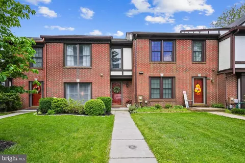 15 Dickens Sq, Lutherville Timonium, MD 21093