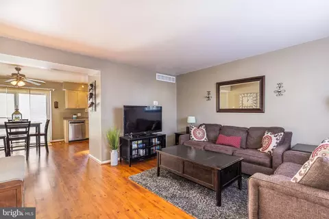 41 Luffing Ct, Essex, MD 21221