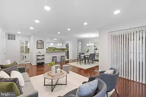 29 Stonehenge Cir #6, Pikesville, MD 21208