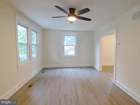 Living - 22 Leeway Rd, Dundalk, MD 21222 photo 3 of 7