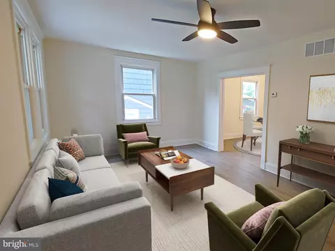 Living - 22 Leeway Rd, Dundalk, MD 21222 photo 4 of 7