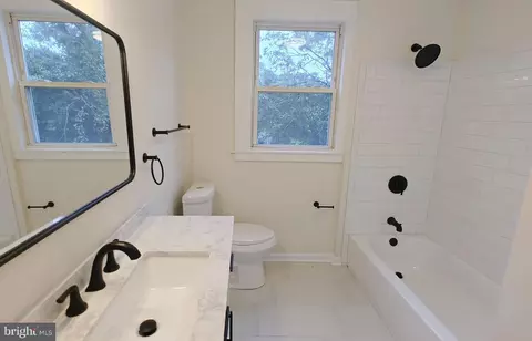 Bath - 22 Leeway Rd, Dundalk, MD 21222 photo 3 of 4
