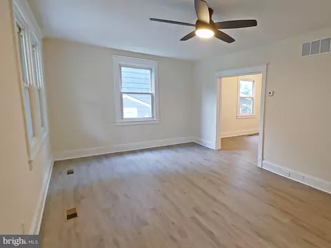Living - 22 Leeway Rd, Dundalk, MD 21222 photo 5 of 7