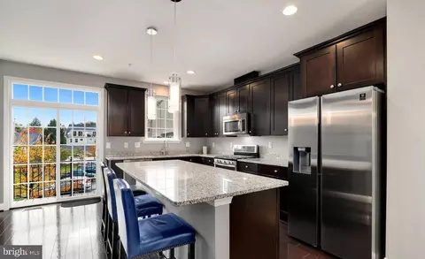 136 Linden Pl, Baltimore, MD 21286 photo 2