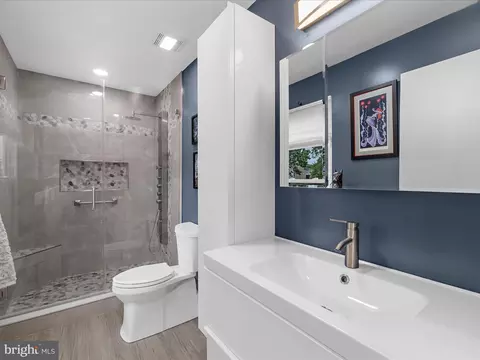 Bath - 9112 Chesapeake Ave, Sparrows Point, MD 21219 photo 1 of 4