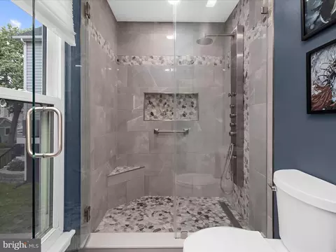 Bath - 9112 Chesapeake Ave, Sparrows Point, MD 21219 photo 2 of 4