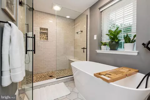 Bath - 511 Wilton Rd, Towson, MD 21286 photo 2 of 4