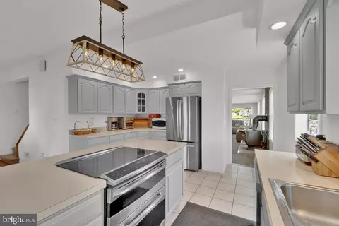 405 Armstrong Rd, Middle River, MD 21220 photo 12