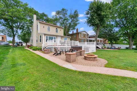 405 Armstrong Rd, Middle River, MD 21220
