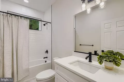 Bath - 5111 Overdale Ave, Rosedale, MD 21237 photo 3 of 4