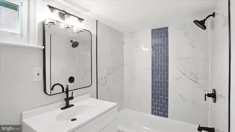 Bath - 2910 Salisbury Ave, Sparrows Point, MD 21219 photo 2 of 4