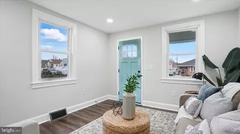 Entry Way - 2910 Salisbury Ave, Sparrows Point, MD 21219 photo 5 of 14