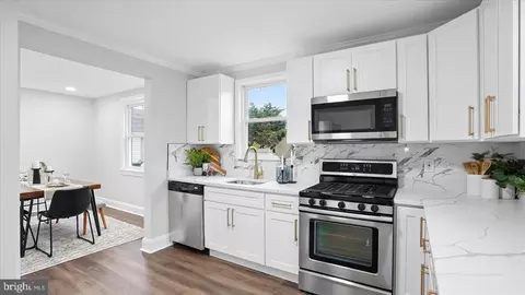 Entry Way - 2910 Salisbury Ave, Sparrows Point, MD 21219 photo 9 of 14