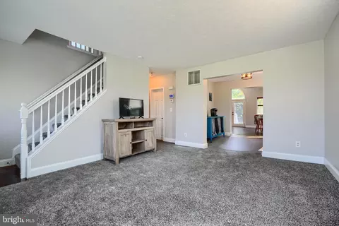 Living - 5221 Trumps Mill Rd, Baltimore, MD 21206 photo 1 of 4